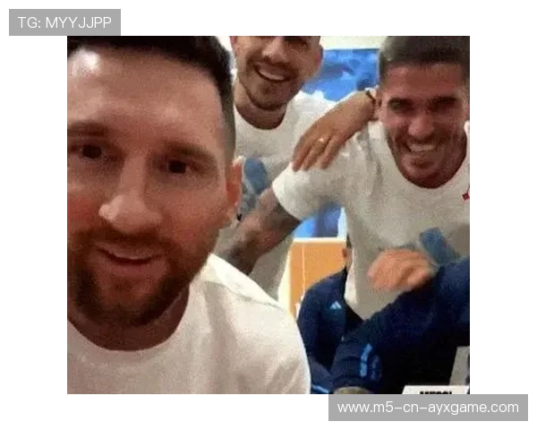 C罗社媒点赞神秘账号,球迷疯猜意味深长 C罗社媒点赞神秘账号,球迷疯猜意味深长