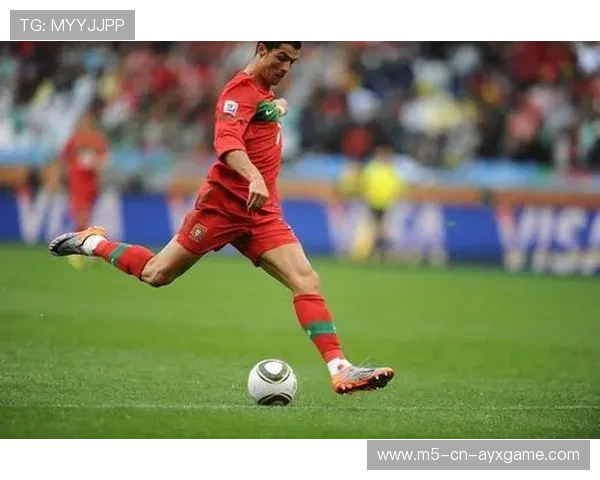 C罗接中路回做再度完成暴力射门