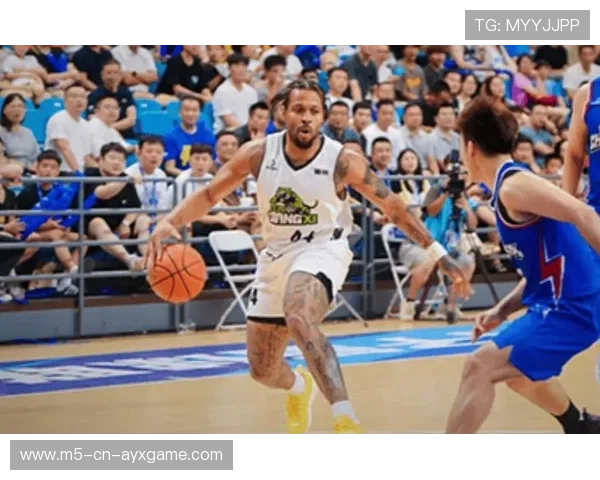 NBL 比赛中外援长距离三分引爆全场