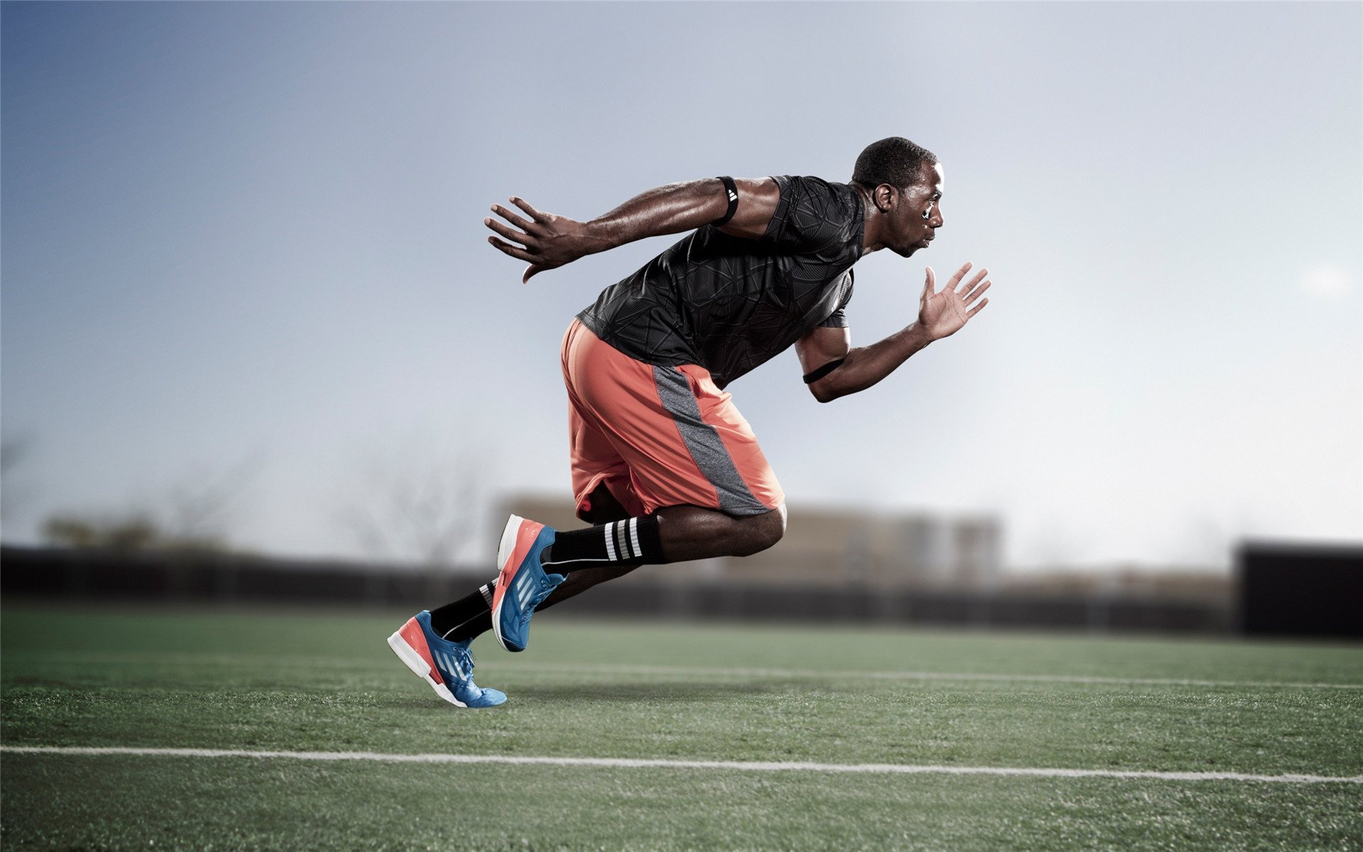 半虚拟赛车挑战赛 真实方向盘+虚拟赛道 总冠军将获真实赛道体验机会